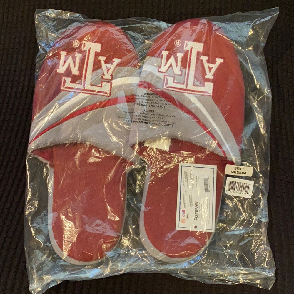 Texas A&M Aggies New in Package Slippers M
